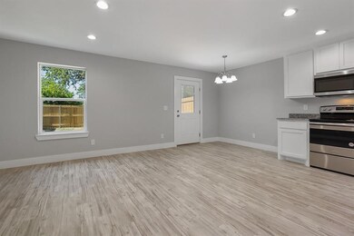 820 W Walker St, Denison, TX 75020 - photo 5