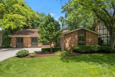 1105 W Bauer Rd, Naperville, IL 60563 - photo 2