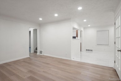 15524 Ego Ave, Eastpointe, MI 48021 - photo 5