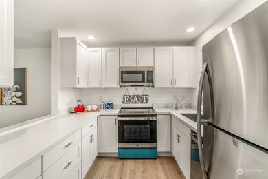 11708 Admiralty Way unit F, Everett, WA 98204 - photo 4