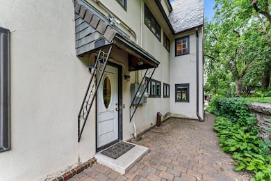 7-web-or-mls-1721 Humboldt Ave S 2-262.jpg