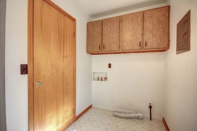 901 Beecher Dr, Tuscola, IL 61953 - photo 6