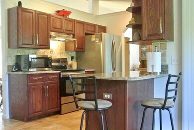 Kitchen w/breakfast nook