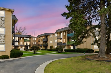 6568 W Roscoe St unit 2N, Chicago, IL 60634 - photo 2