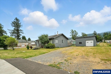 410 SW Broadway St, Mill City, OR 97360 - photo 4