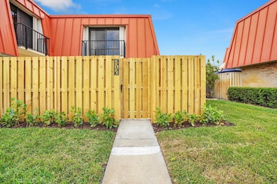 3313 Meridian Way N unit C, Palm Beach Gardens, FL 33410 - photo 2