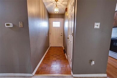 385 King Arthur Dr, Franklin, IN 46131 - photo 6