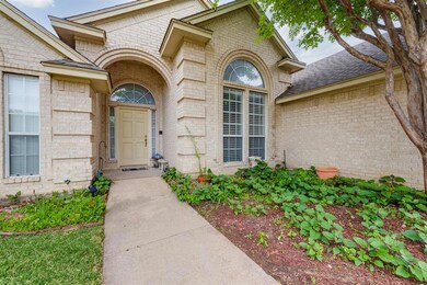 708 Bent Tree Ct, Hurst, TX 76054 - photo 3