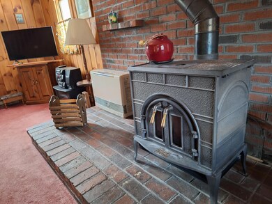 Wood stove vents to exterior chimney