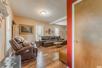 321 7th St, Lincoln, IL 62656 - photo 3