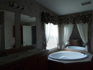 348 Emerald Acres Dr, Crawfordville, FL 32327 - photo 6