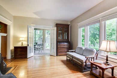 1219 Bates Ct, Louisville, KY 40204 - photo 3