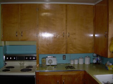 69 Spruce St, Berlin, NH 03570 - photo 4