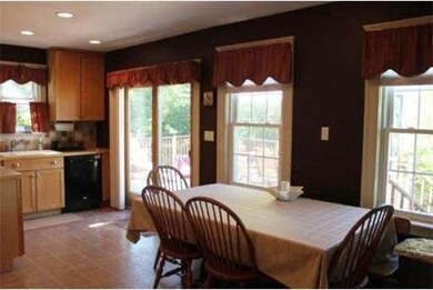 32 Ivernia Rd, Worcester, MA 01606 - photo 5