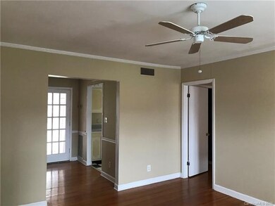 Dinning room//Den /Bedroom entrance