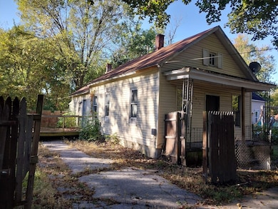 1810 Carroll St, Saginaw, MI 48601 - photo 2