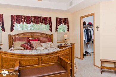 [photo 2194304] Master BedroomCloset