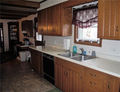 KITCHEN, NOTICE CORNER BUILT-IN CABINET ONE ON EAC