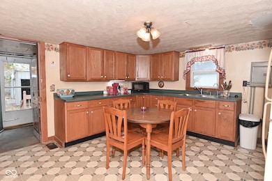 8083 Walnut St, Coatesville, IN 46121 - photo 5