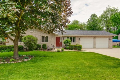 1213 Meadow Dr, Algonquin, IL 60102 - photo 2