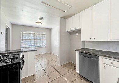 1123 W 31st St, Houston, TX 77018 - photo 2