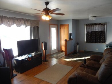 808 E 13th St N, Newton, IA 50208 - photo 4