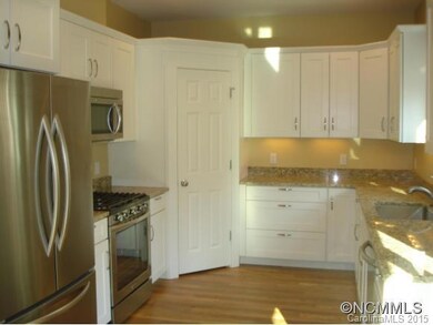 Granite and Stainless Kitchen!
