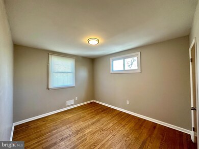 805 N Woodward Dr, Essex, MD 21221 - photo 4