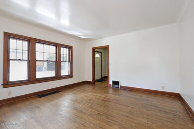 924 W. Vine-5