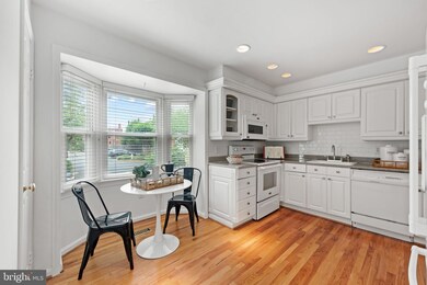 1335 Chetworth Ct, Alexandria, VA 22314 - photo 6