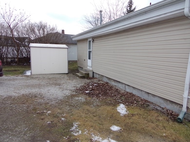 306 Defiance St, Wapakoneta, OH 45895 - photo 3