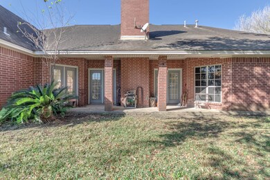 2025 Troon Dr, Alvin, TX 77511 - photo 2