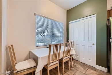 Dining area between the front door and kitchen pan