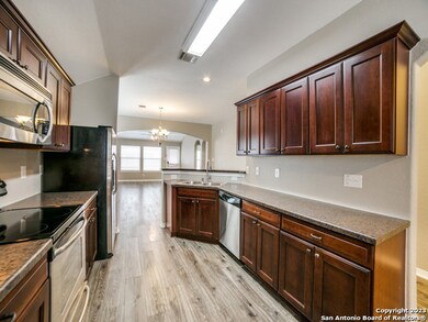 11939 Curtis Hill, San Antonio, TX 78254 - photo 5