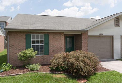 8035 Chambord Way Powell TN-small-002-Fr