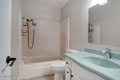 Downing-listing-bathroom-secondary compl