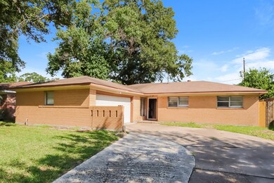 914 Mosher Ln, Houston, TX 77088 - photo 3