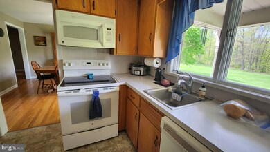 2988 Bedminster Rd, Perkasie, PA 18944 - photo 4