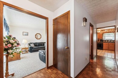 1637 Kildare Place, Columbus, OH 43228 - photo 4