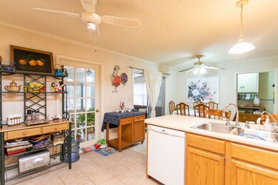 208 Maple St, Fredericksburg, TX 78624 - photo 7