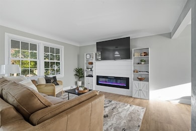 1733 Hillside Dr NW, Cedar Rapids, IA 52405 - photo 3