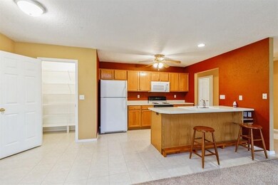 1012 E 10th St S, Newton, IA 50208 - photo 4
