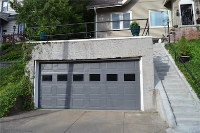 207 Carlton Rd, Syracuse, NY 13207  Classic Bungal