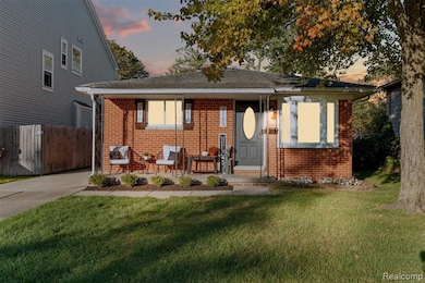 3153 Cummings Ave, Berkley, MI 48072 - photo 2