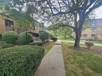 424 Carpenter Ave unit 11, Newburgh, NY 12550 - photo 3