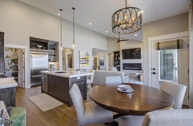 09-N Shoreline Ct-009