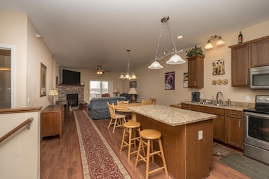 4129 Jarmann Ln, Shakopee, MN 55379 - photo 3