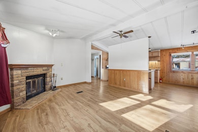 97 Linden St unit 4, Exeter, NH 03833 - photo 4