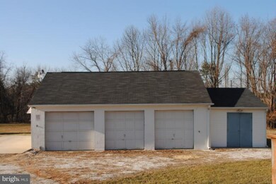 2400 Nickoles Dr, Sykesville, MD 21784 - photo 2