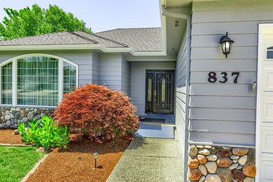 837 Meadowbrook Cir, Central Point, OR 97502 - photo 5